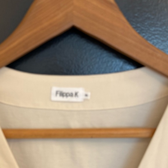 Filippa K NWOT size 4 (slightly oversized) Cream V-Neck Bishop Sleeve Dress - Picture 11 of 11
